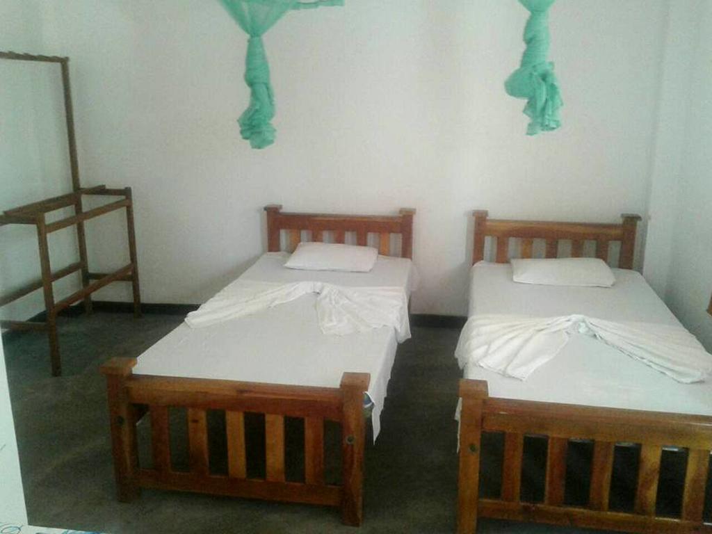 Parakum Rest Rooms Полоннарува Экстерьер фото